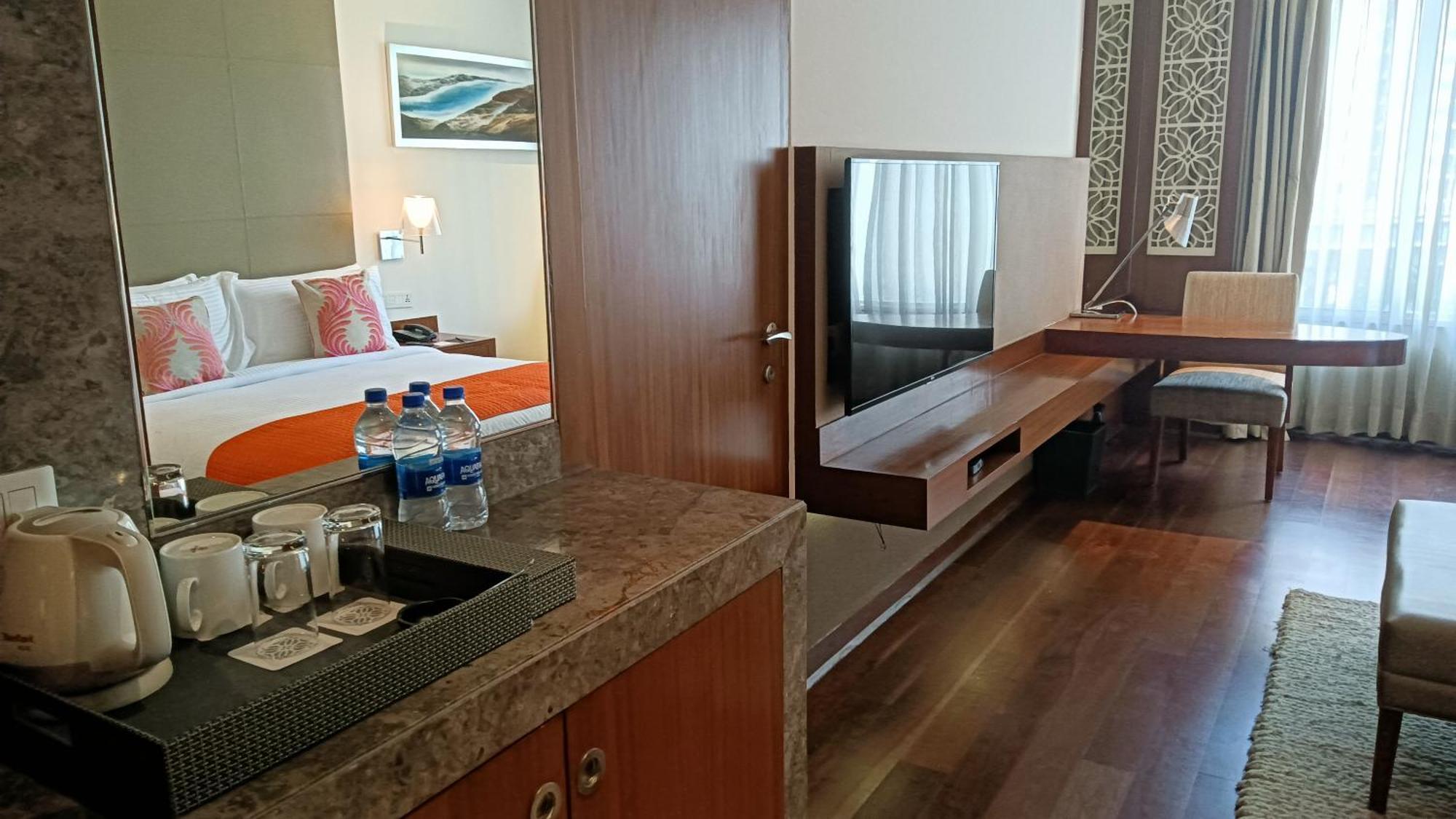 The Anya Hotel-Golf Course Road 구르가온 외부 사진