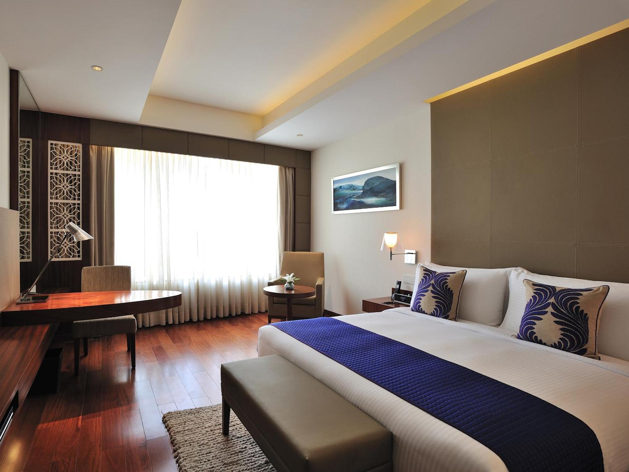 The Anya Hotel-Golf Course Road 구르가온 외부 사진