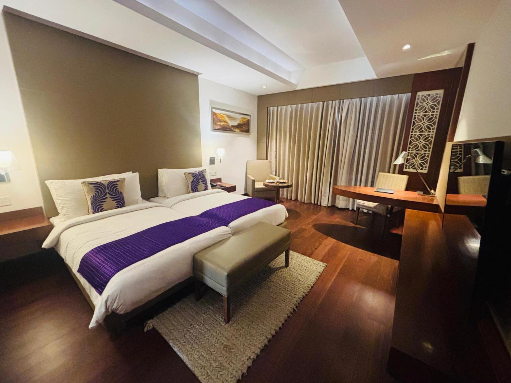 The Anya Hotel-Golf Course Road 구르가온 외부 사진