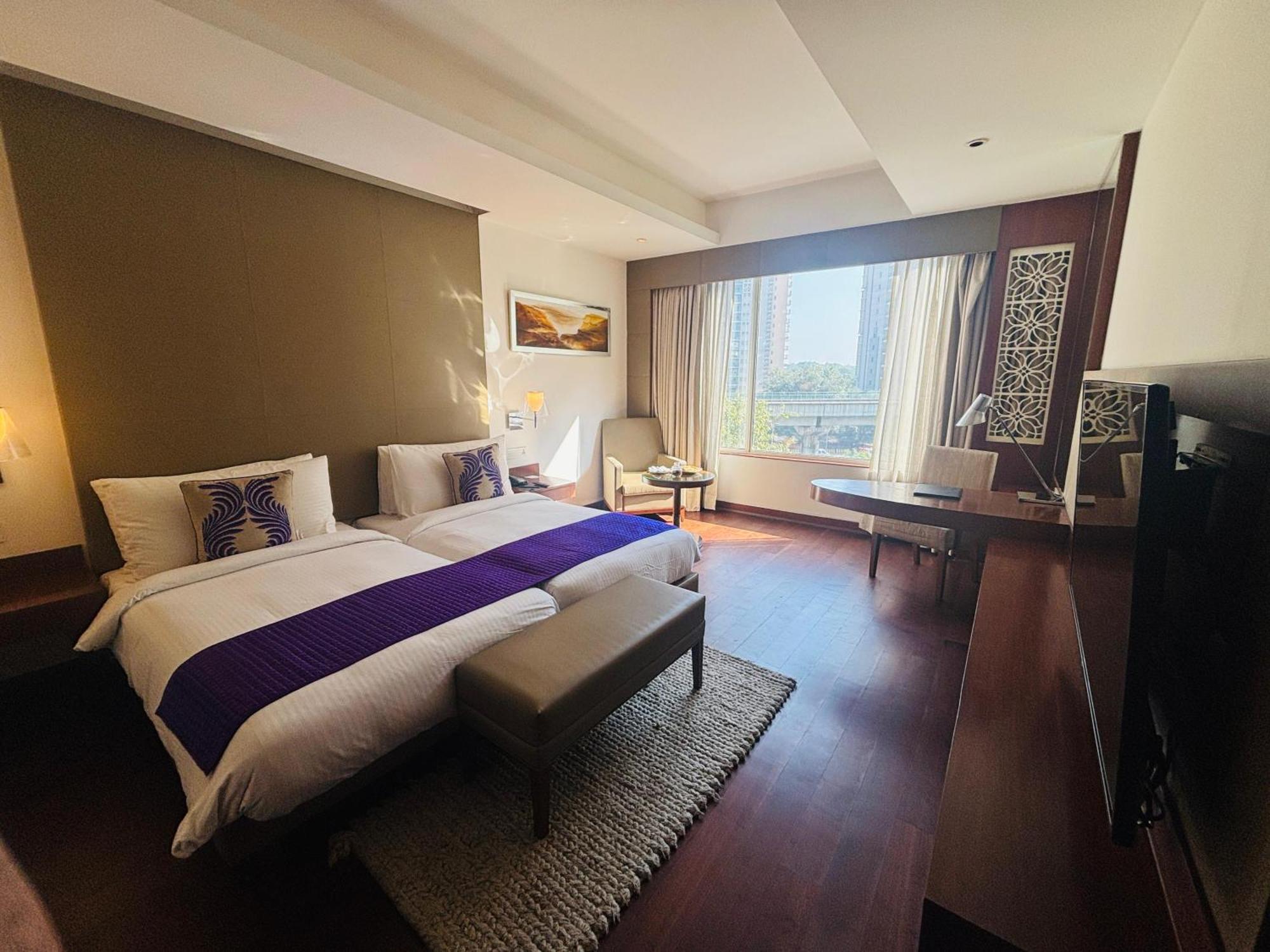 The Anya Hotel-Golf Course Road 구르가온 외부 사진