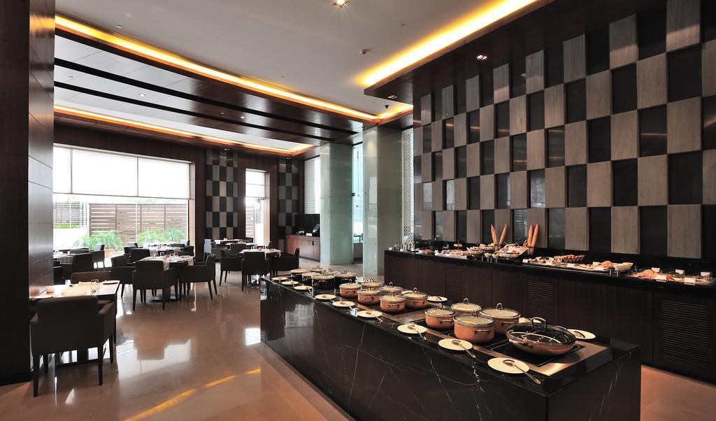 The Anya Hotel-Golf Course Road 구르가온 외부 사진