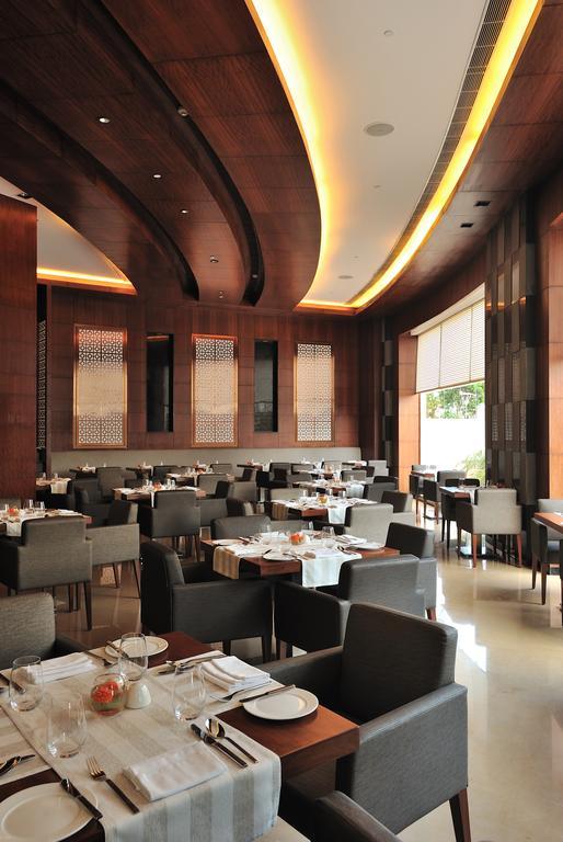 The Anya Hotel-Golf Course Road 구르가온 외부 사진