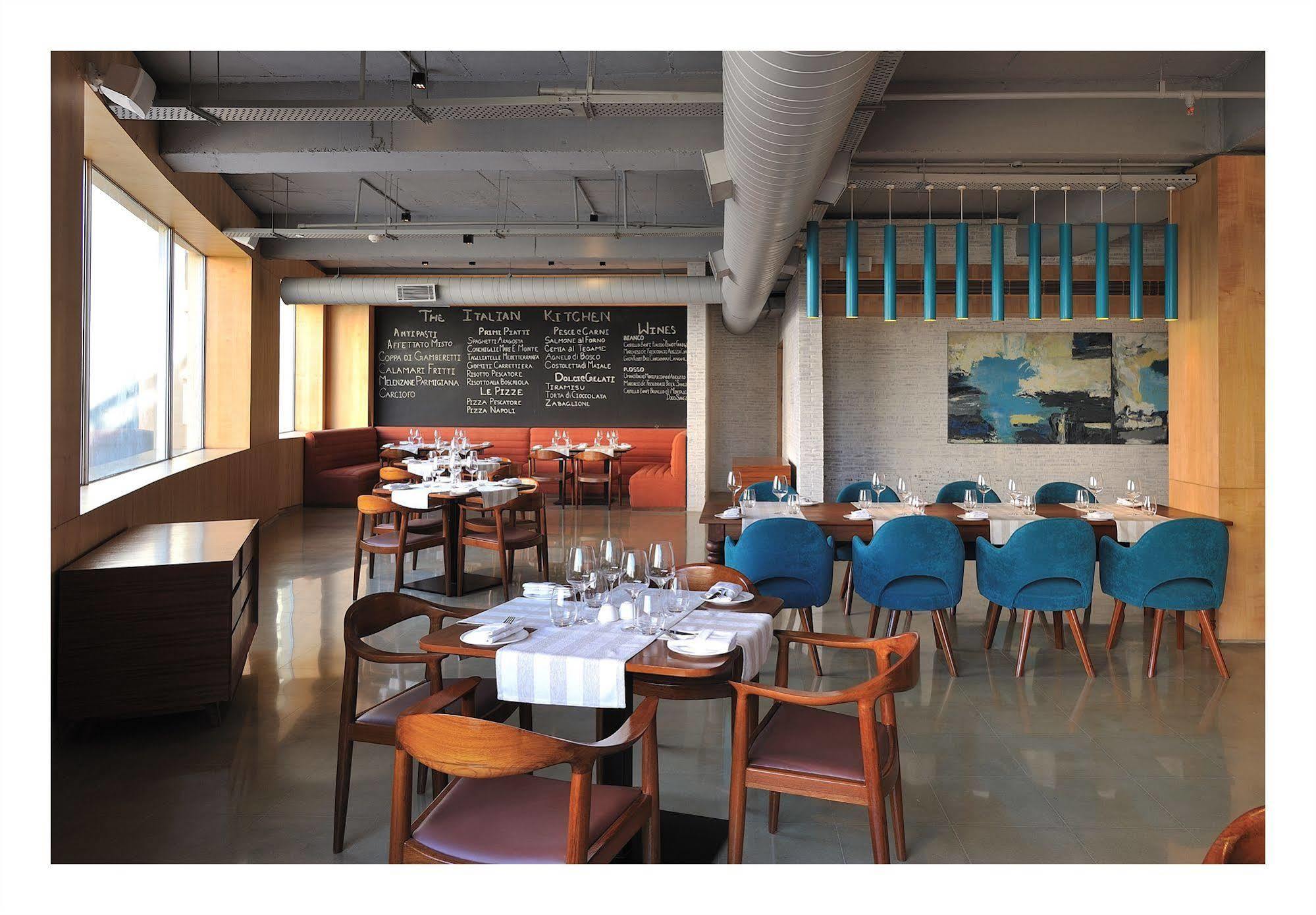 The Anya Hotel-Golf Course Road 구르가온 외부 사진