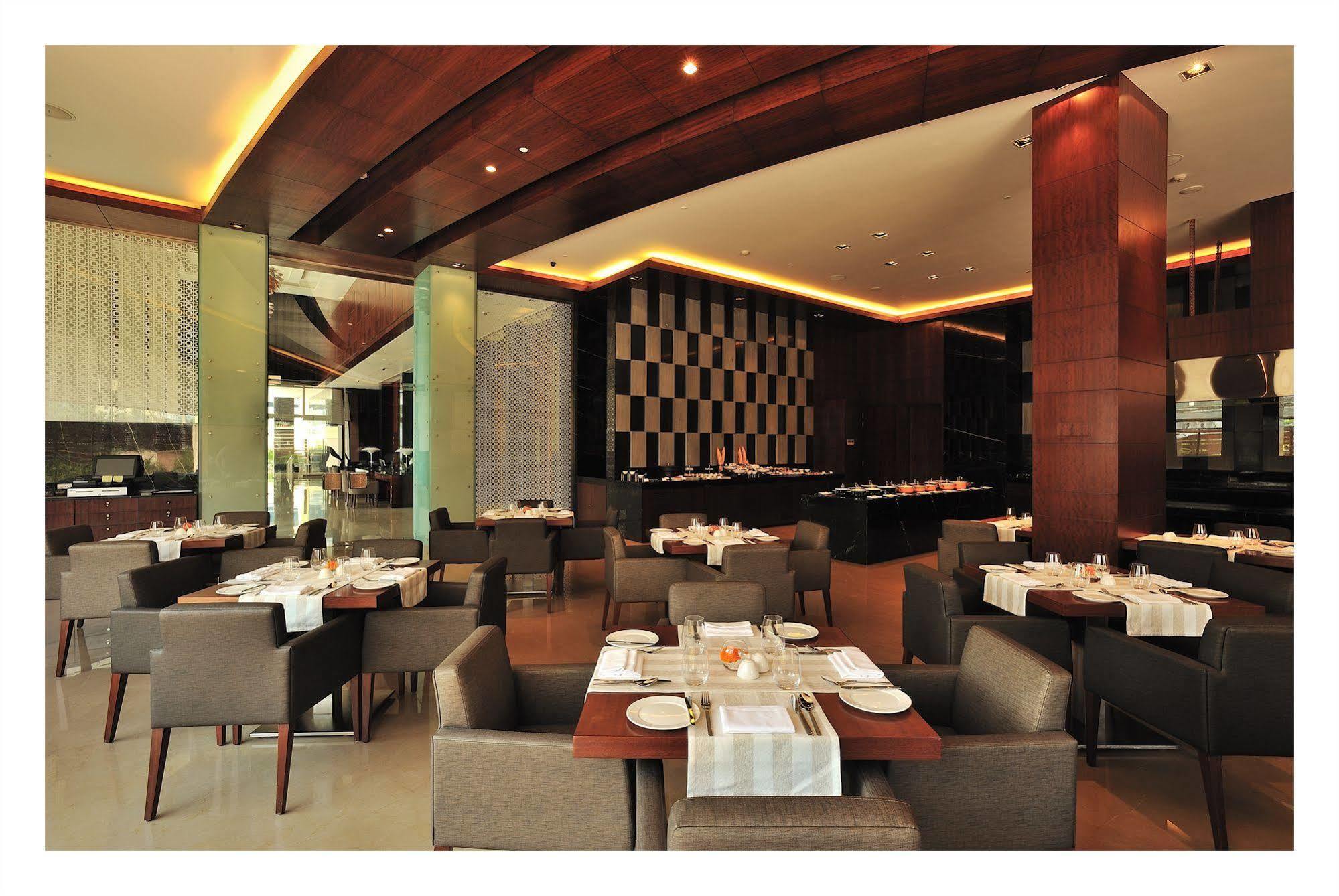 The Anya Hotel-Golf Course Road 구르가온 외부 사진