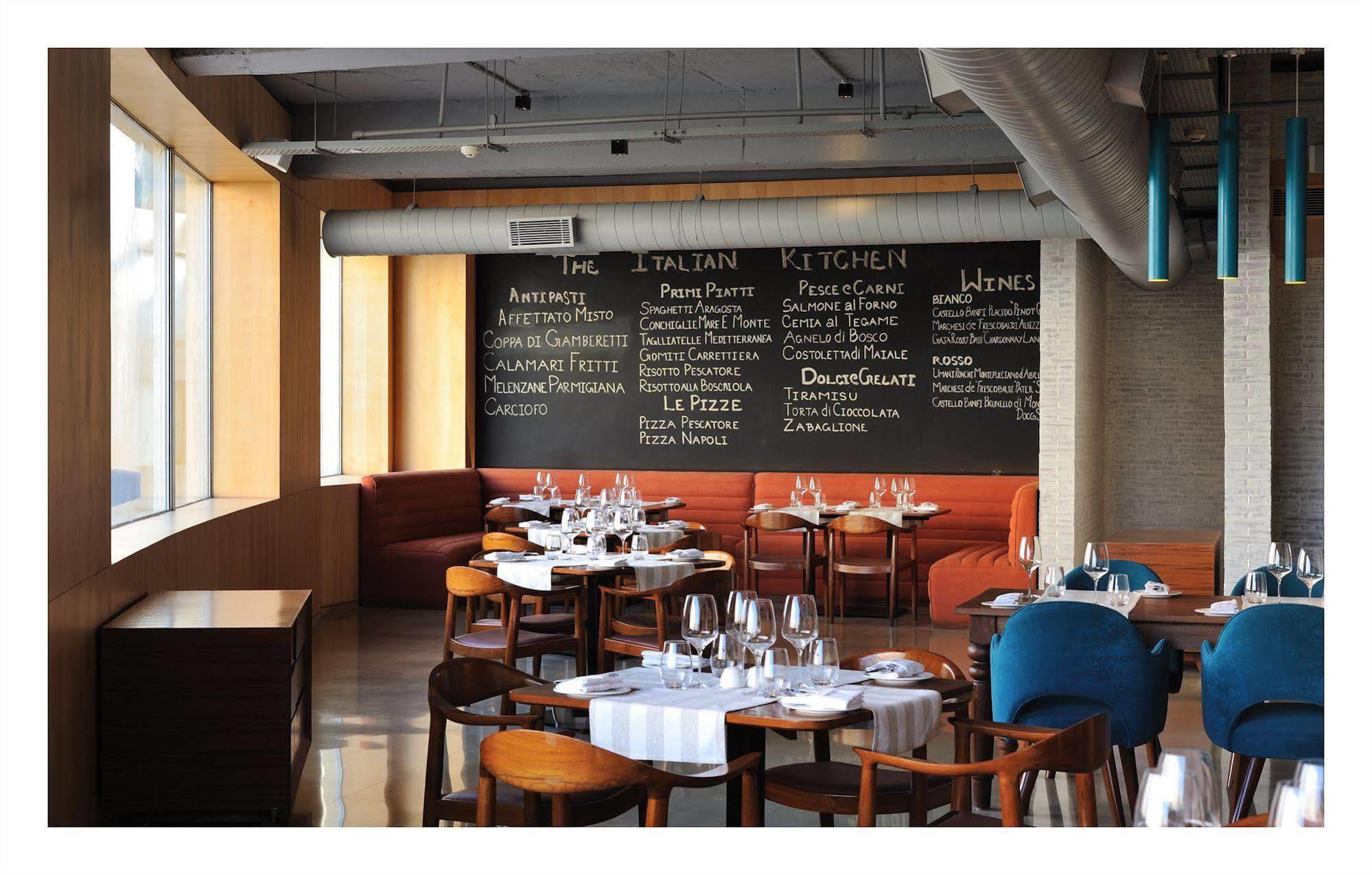 The Anya Hotel-Golf Course Road 구르가온 외부 사진