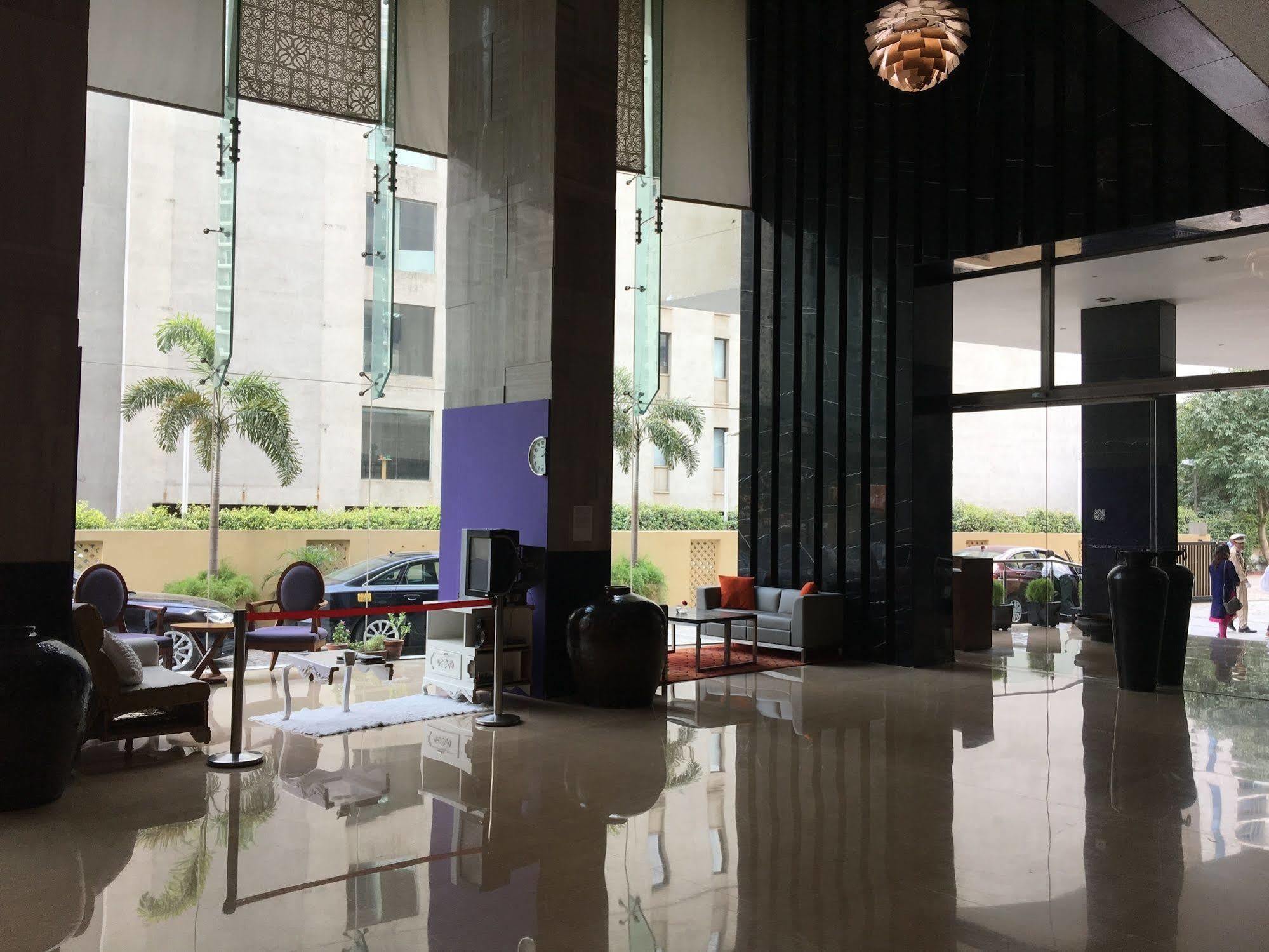 The Anya Hotel-Golf Course Road 구르가온 외부 사진