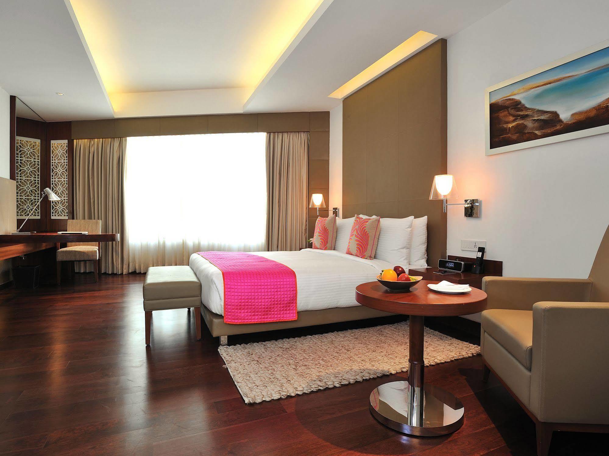 The Anya Hotel-Golf Course Road 구르가온 외부 사진