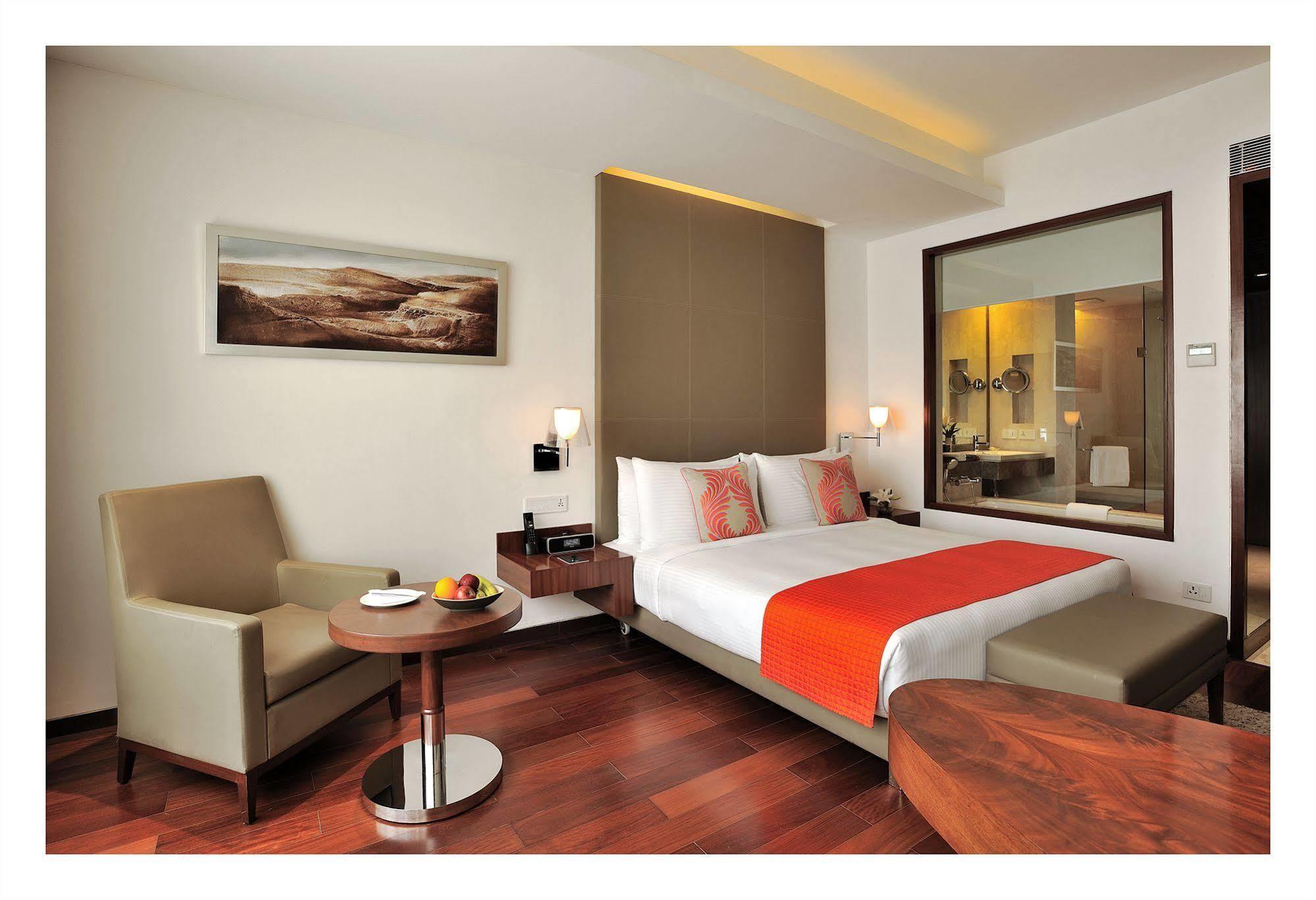 The Anya Hotel-Golf Course Road 구르가온 외부 사진