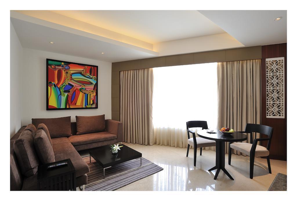 The Anya Hotel-Golf Course Road 구르가온 외부 사진